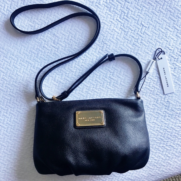 Marc Jacobs Handbags - NWT Marc Jacobs classic leather crossbody black